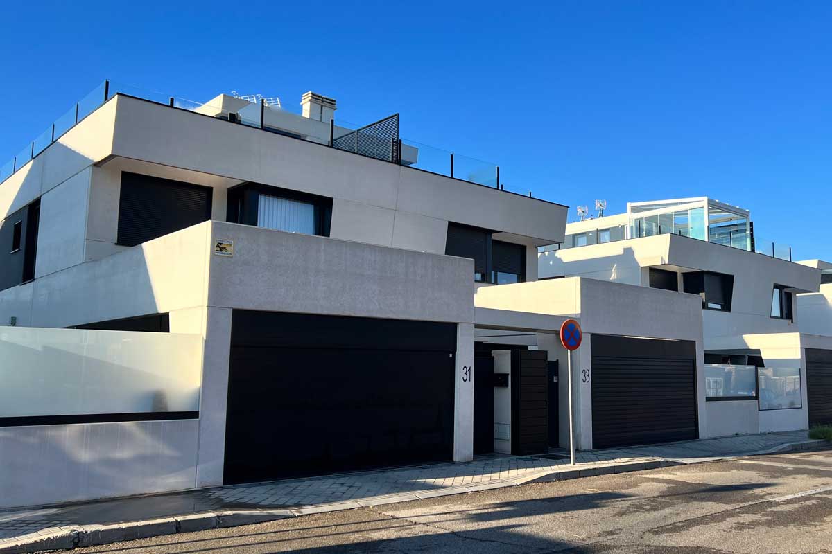 Promoción de 6 chalets de diseño en Villaviciosa de Odón Promoción de 6 chalets de diseño en Villaviciosa de Odón