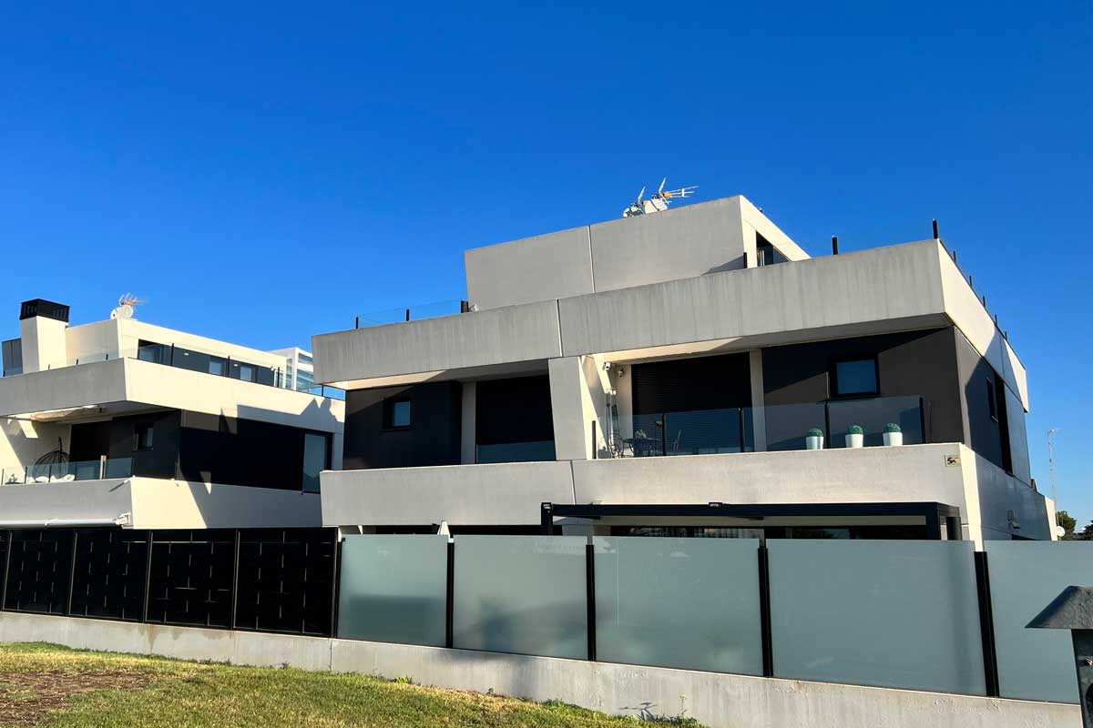 Promoción de 6 chalets de diseño en Villaviciosa de Odón Promoción de 6 chalets de diseño en Villaviciosa de Odón